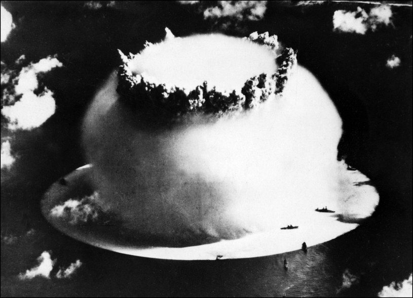 Test bomby atomowej w atolu Bikini (1 lipca 1946 r.) /AFP