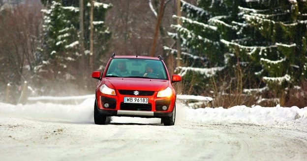 Test dołączanego napędu 4x4 najlepiej przeprowadzić na śliskiej nawierzchni lub na wzniesieniu. /Motor