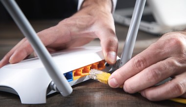 Test internetu. Dlaczego Wi-Fi działa wolniej niż kabel?