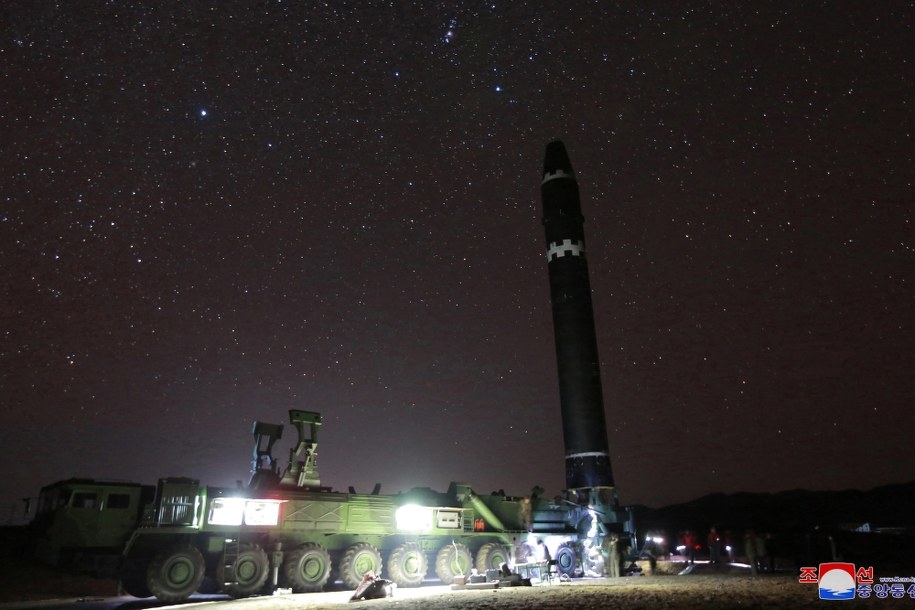 Test rakiet Hwasong-15 /KCNA /PAP/EPA