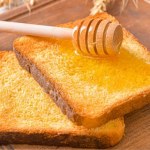Test z kromką chleba. Od razu będziesz wiedzieć, czy miód jest prawdziwy 
