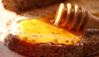 Тест зі шматочком хліба: миттєво дізнаєтеся, чи справжній мед