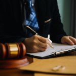 Testament czy dziedziczenie ustawowe - co jest lepsze? Prawnicy są zgodni
