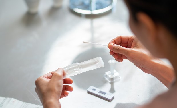 Testy combo miały być dostępne u lekarza. "Nie mamy, nie dysponujemy"