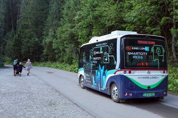 Testy elektrycznego autobusu firmy King Long na trasie z Palenicy Białczańskiej do Morskiego Oka, lipiec 2024 /Grzegorz Momot /PAP