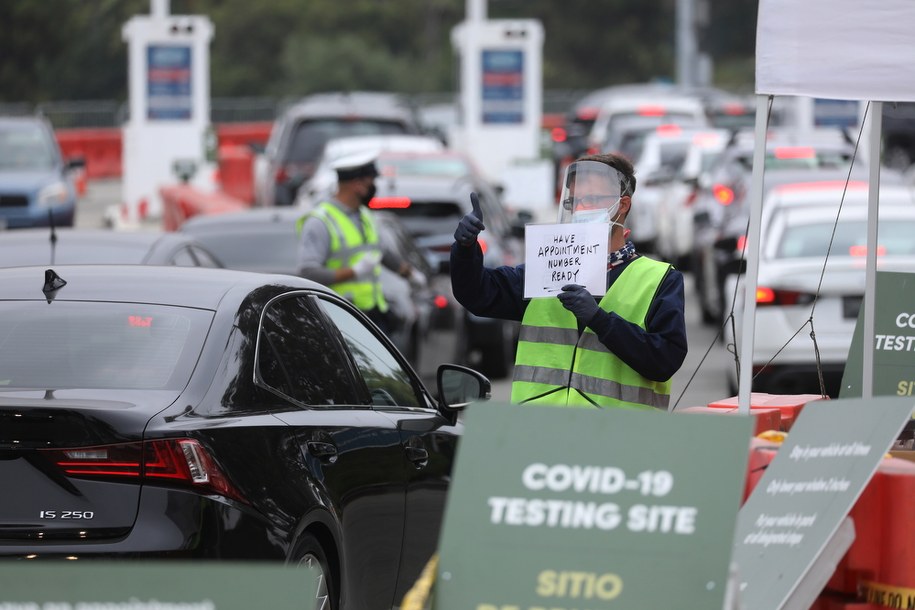 Testy na koronawirusa w Los Angeles prowadzone są na stadionie Dodge Stadium /DAVID SWANSON /PAP/EPA