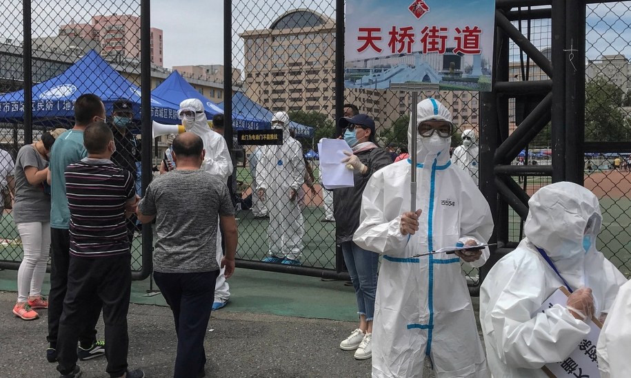 Testy osób, które mieszkają nieopodal targu /STRINGER /PAP/EPA