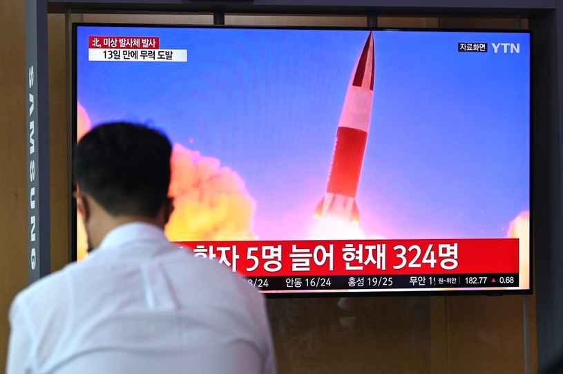 Testy rakietowe pokazywane w północnokoreańskiej telewizji /JUNG YEON-JE / AFP /AFP