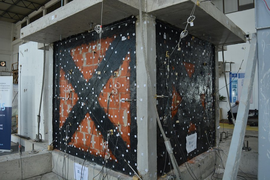 Testy technologii złączy podatnych prowadzone na Uniwersytecie w Skopje we współpracy z Politechniką Krakowską /http://www.iziis.ukim.edu.mk/ /