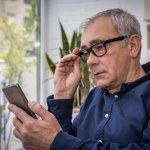 Też dostałeś taki SMS z ZUS? Uważaj, możesz stracić 800 zł i dane logowania