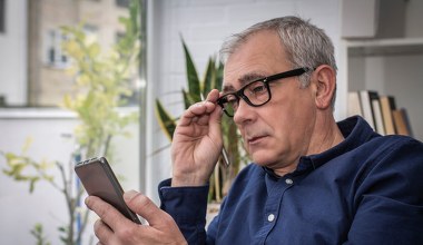 Też dostałeś taki SMS z ZUS? Uważaj, możesz stracić 800 zł i dane logowania