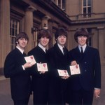 The Beatles u królowej Elżbiety II: Protest weteranów wojennych