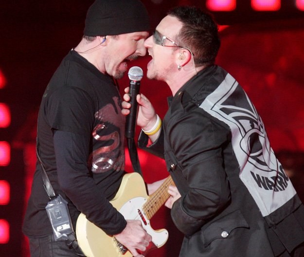 The Edge i Bono uwielbiają grać dla kilkudziesięciotysięcznego tłumu - fot. Sandra Mu /Getty Images/Flash Press Media
