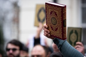 "The Spectator": Uczniowie przypadkowo pobrudzili Koran. Oskarżono ich o bluźnierstwo