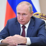 "The Sun" spekuluje na temat zdrowia Putina. Pisze o objawach choroby Parkinsona