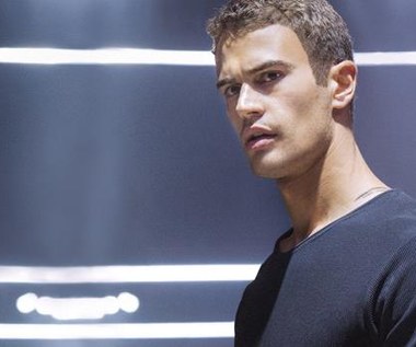 Theo James: Nowy... Liam Hemsworth