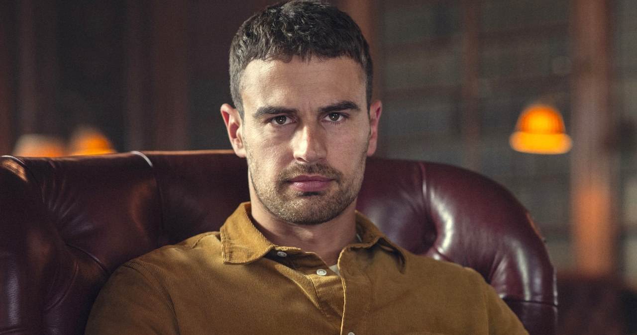 Theo James w serialu "Dżentelmeni" /Kevin Baker/Netflix /Netflix