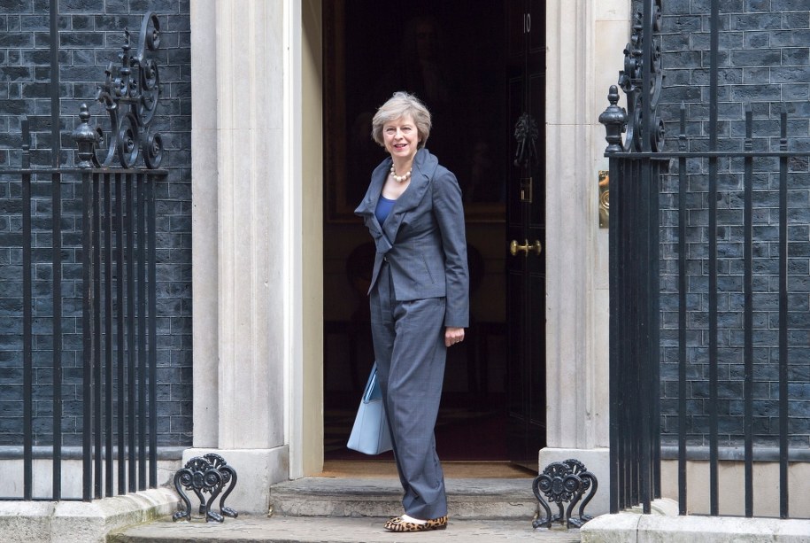 Theresa May przed wejściem na Downing Street 10 /WILL OLIVER  /PAP/EPA