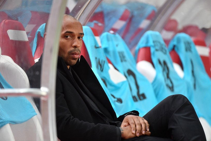 Thierry Henry na ławce Monaco w meczu z Dijon /AFP