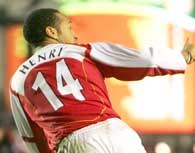 Thierry Henry zdobył gola, ale Arsenal odpadł z LM /AFP