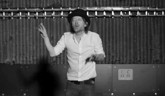 Thom Yorke (Radiohead) w klipie do "Lotus Flower" wyczynia cuda /
