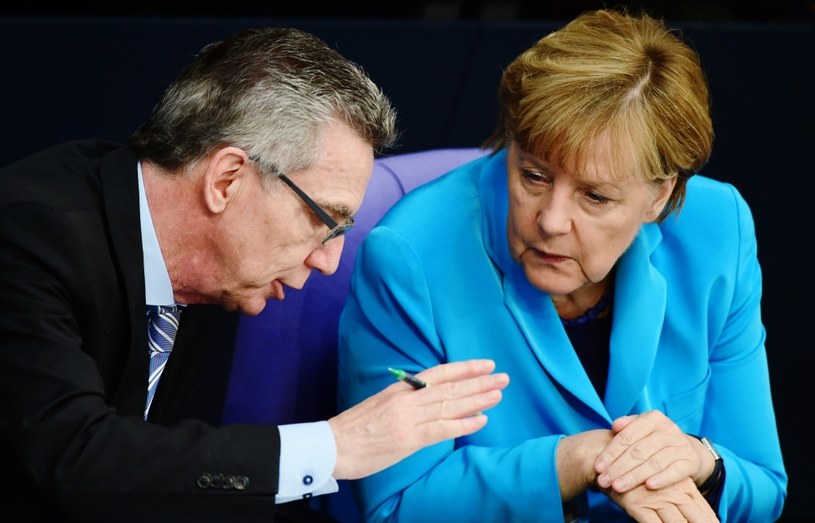 Thomas de Maiziere i kanclerz Angela Merkel /AFP