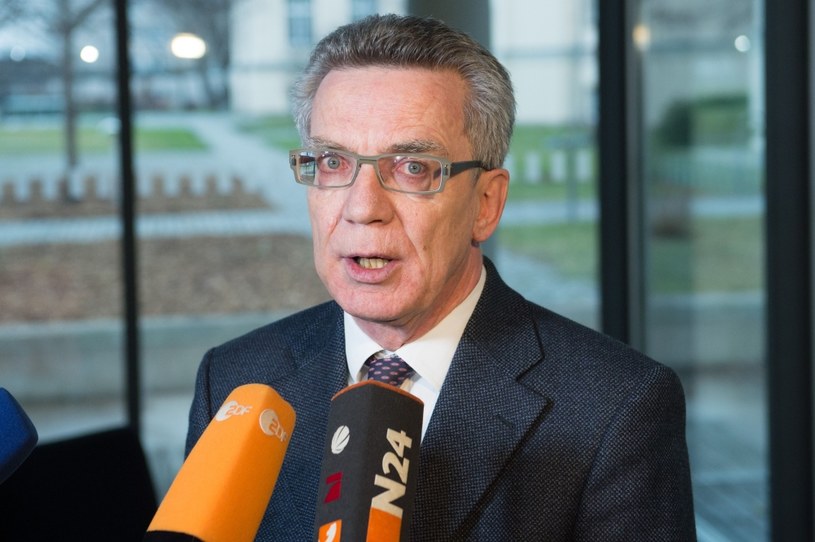 Thomas de Maiziere: Władze muszą wyjaśnić, czy mają do czynienia ze sprawcami pochodzącymi z najnowszej fali migrantów /AFP