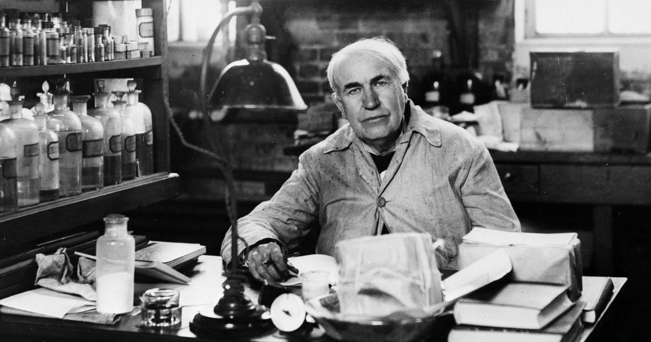 Thomas Edison w swoim laboratorium /Getty Images