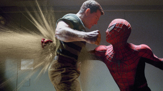 Thomas Haden Church i Tobey Maguire w scenie z filmu "Spider-Man 3" /materiały prasowe
