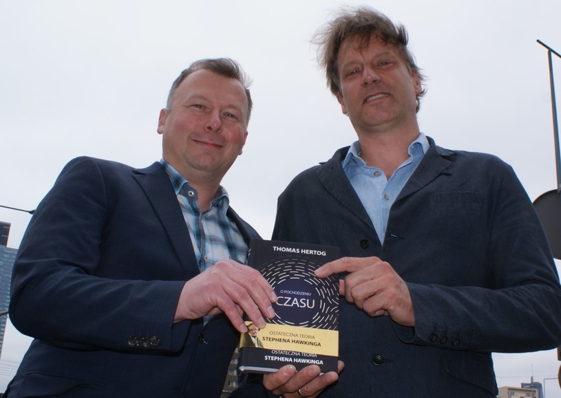 Thomas Hertog (z prawej) i Tomasz Lanczewski, tłumacz książki "O pochodzeniu czasu. Ostateczna teoria Stephena Hawkinga" /archiwum prywatne