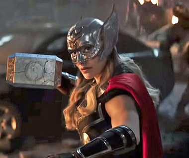 "Thor: miłość i grom": Reżyser komentuje scenę z nagim Thorem 