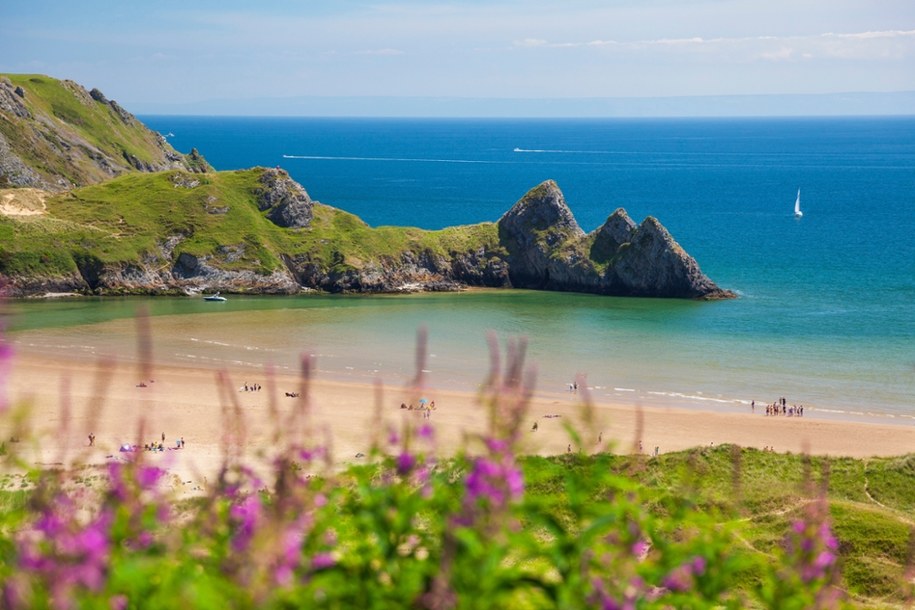 Three Cliffs Bay /Shutterstock