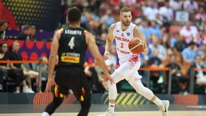 Thriller na koniec fazy grupowej. Koszykarze przegrali, ale grają dalej