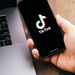 TikTok Shop wchodzi do Polski. InPost i BLIK napędzą zakupy w aplikacji