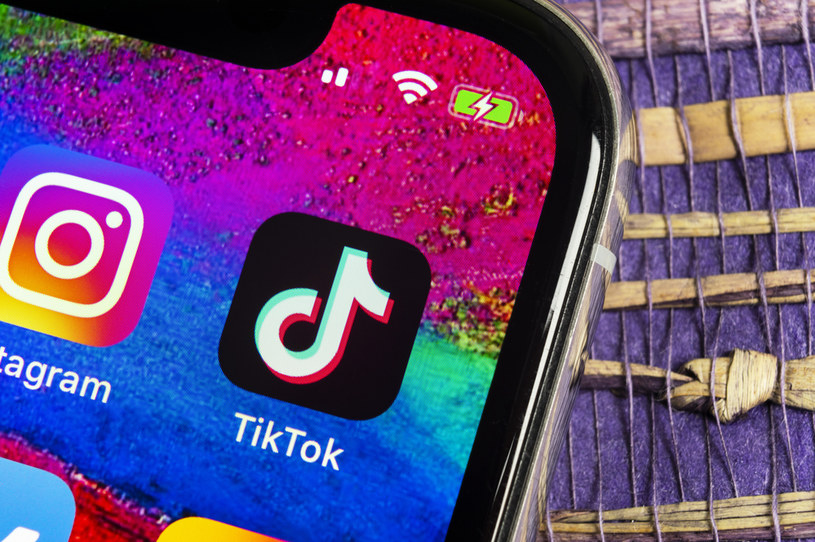 TikTok to prawdziwy złodziej czasu. Korzystamy z niego coraz więcej i dłużej /123RF/PICSEL