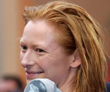 Tilda Swinton jak Jodie Foster
