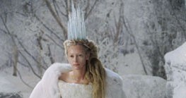 Tilda Swinton w filmie "Opowieści z Narnii" /INTERIA.PL