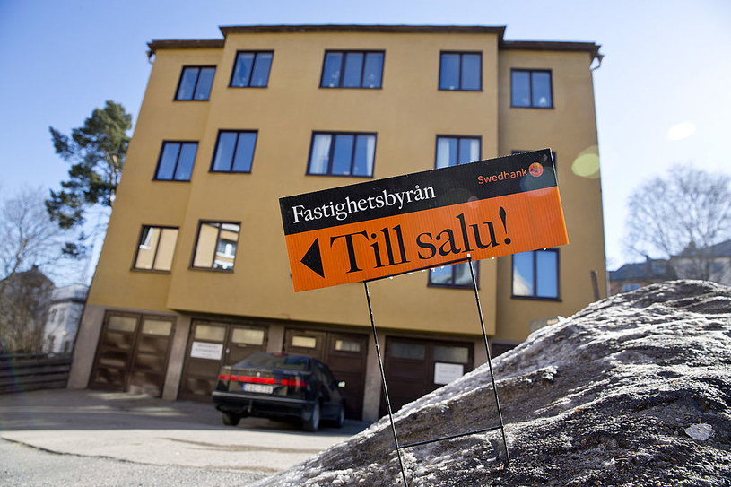 Till salu - nieruchomość na sprzedaż w Midsommarkransen – dzielnicy Sztokholmu, położonej w jego południowej części /Bloomberg/Contributor /Getty Images