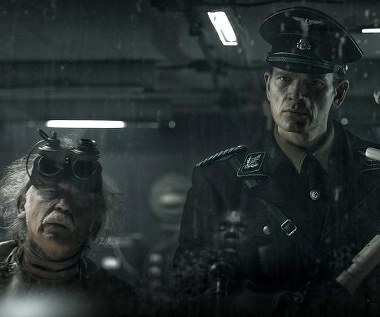 Tilo Prückner i Götz Otto w scenie z filmu "Iron Sky"