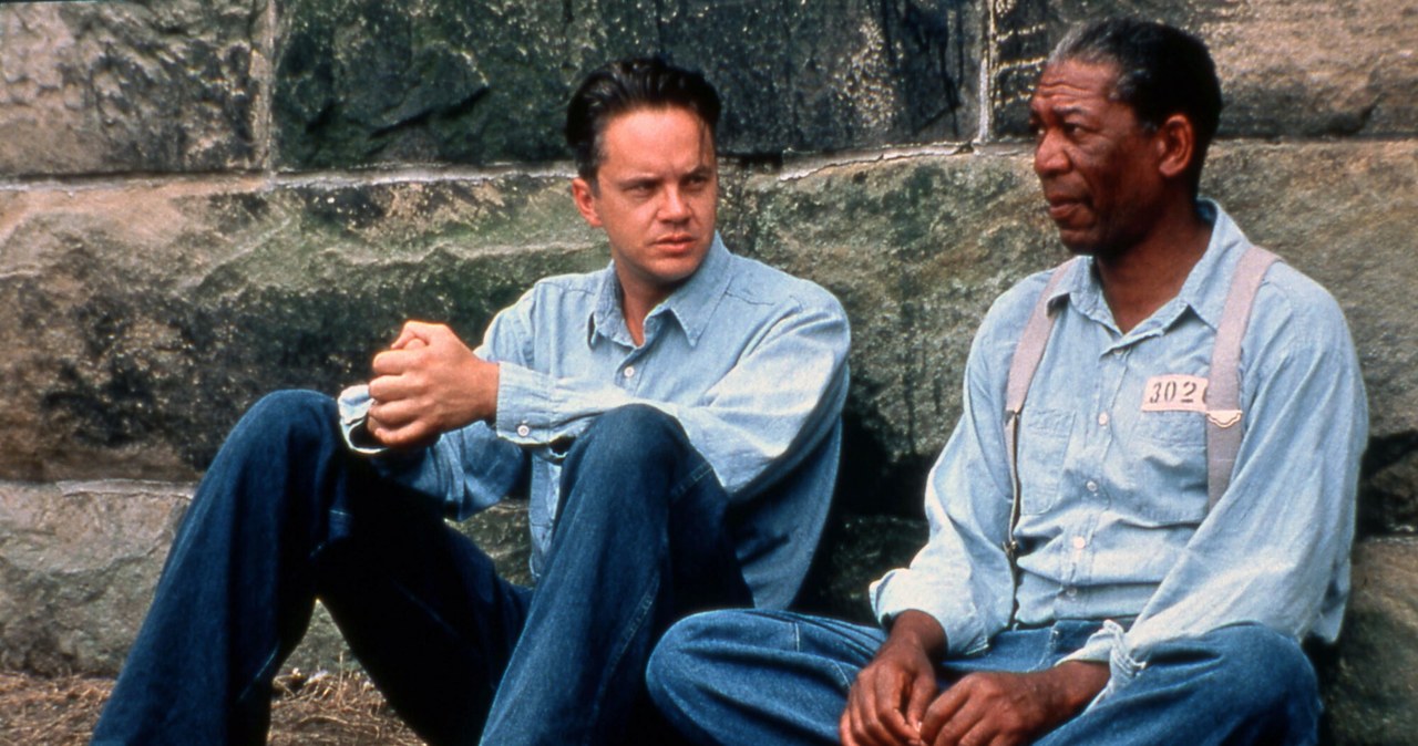 Tim Robbins i Morgan Freeman w filmie "Skazani na Shawshank" /Castle Rock Entertainment/Collection Christophel/East News /East News