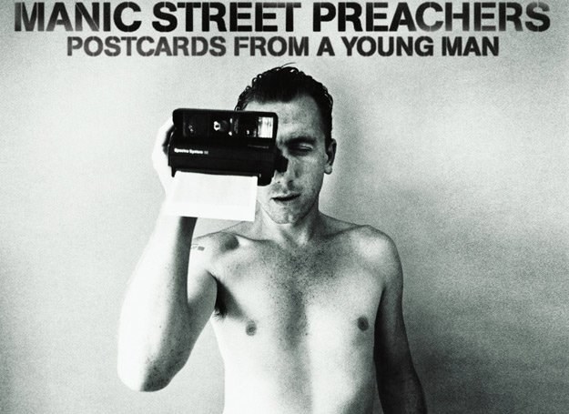 Tim Roth na okładce płyty "Postcards From A Young Man" Manic Street Preachers /