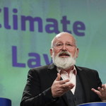Timmermans: KE podtrzymuje plan zwiększenia celów redukcji emisji na 2030 rok