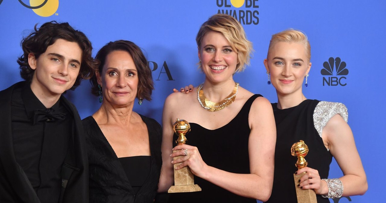 Timothee Chalamet, Laurie Metcalf, Greta Gerwig i Saoirse Ronan ze Złotym Globem dla filmu "Lady Bird" /AFP