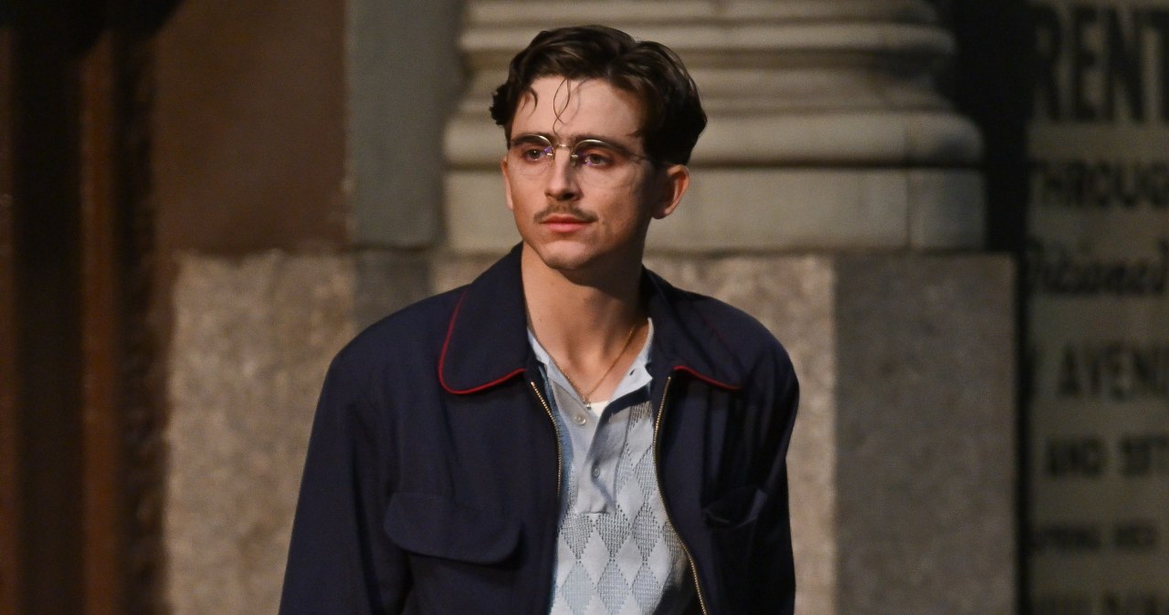 Timothée Chalamet na planie filmu "Marty Supreme" /James Devaney / Contributor /Getty Images