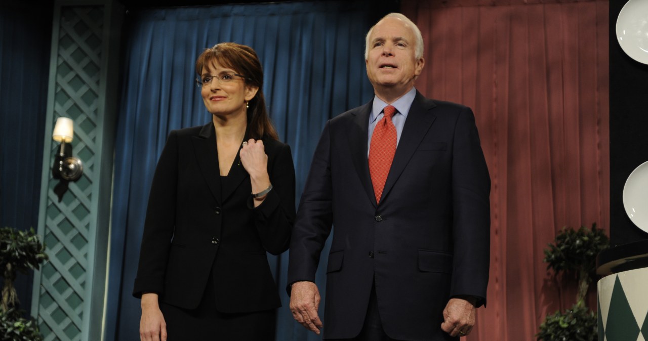 Tina Fey jako gubernator Sarah Palin i senator John McCain w programie "Saturday Night Live" w listopadzie 2008 roku /	NBC / Contributor /Getty Images