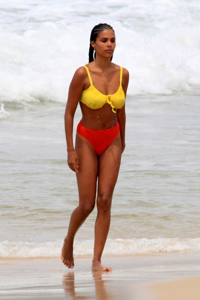 Tina Kunakey jest modelką, a prywatnie żoną Vincenta Cassela /DESI/Backgrid /East News