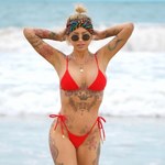 Tina Louise znów chwali się ciałem w kusym bikini 