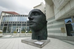 „Tindaro” - praca Igora Mitoraja - stanęła na placu Trzech Krzyży w Warszawie.