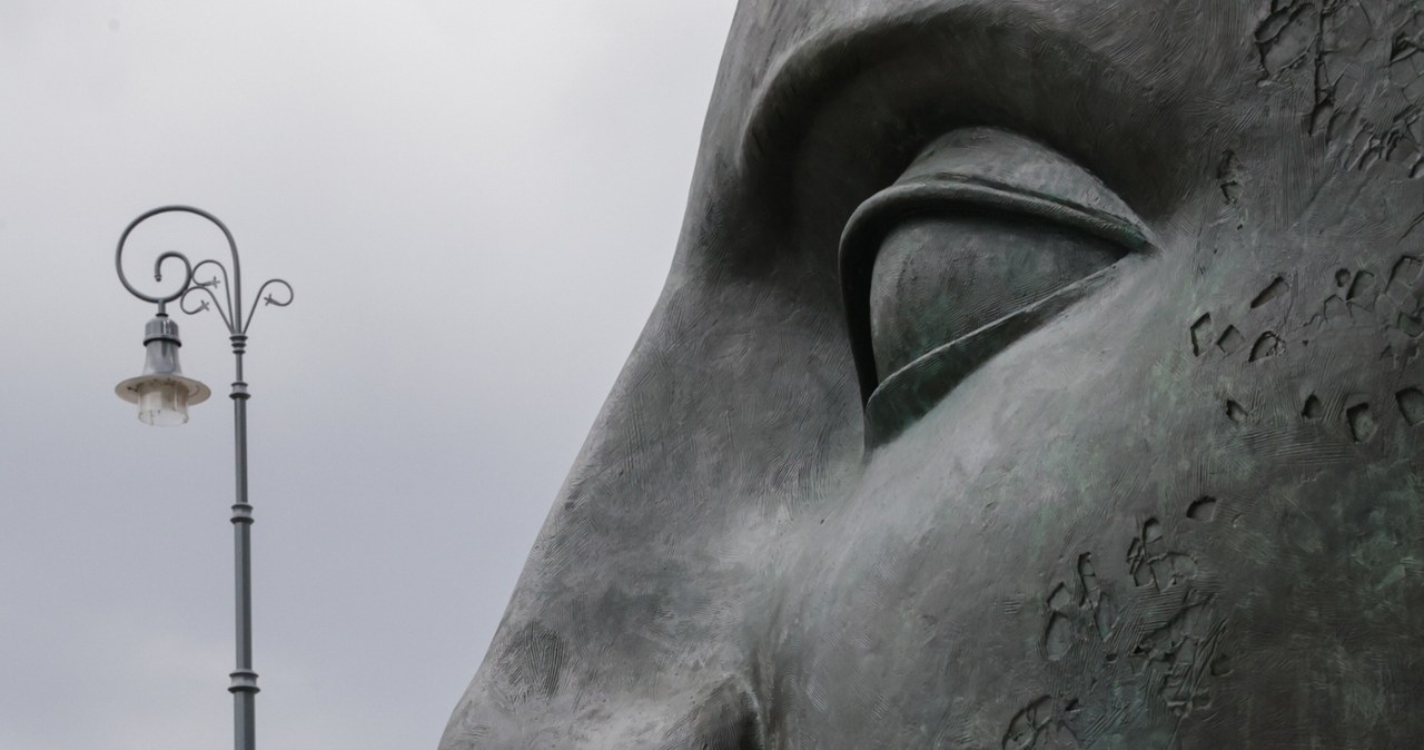 „Tindaro” - praca Igora Mitoraja - stanęła na placu Trzech Krzyży w Warszawie.