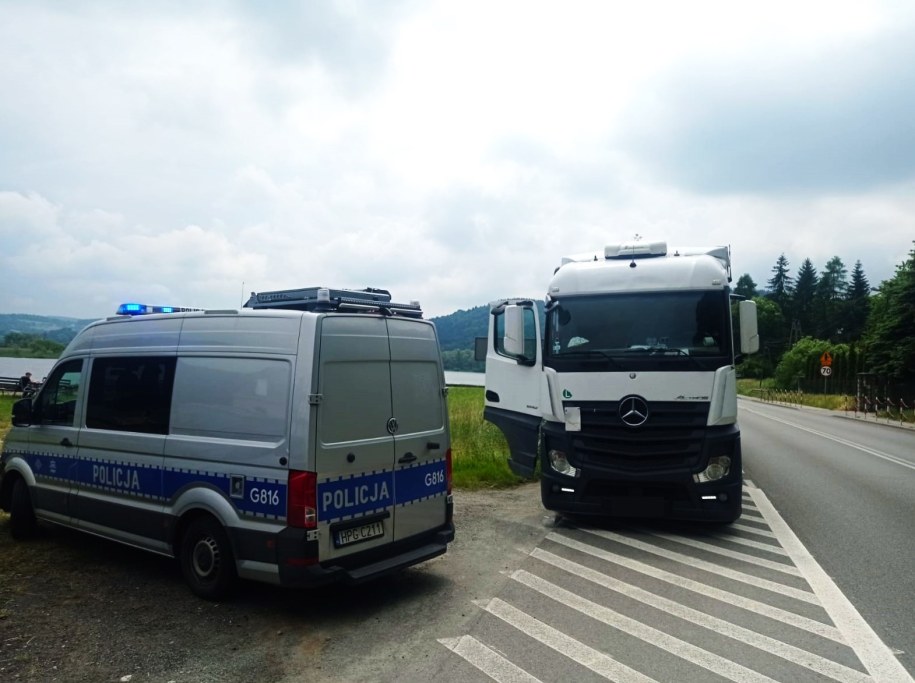 TIR zatrzymany do kontroli /Policja Nowy Sącz /Policja